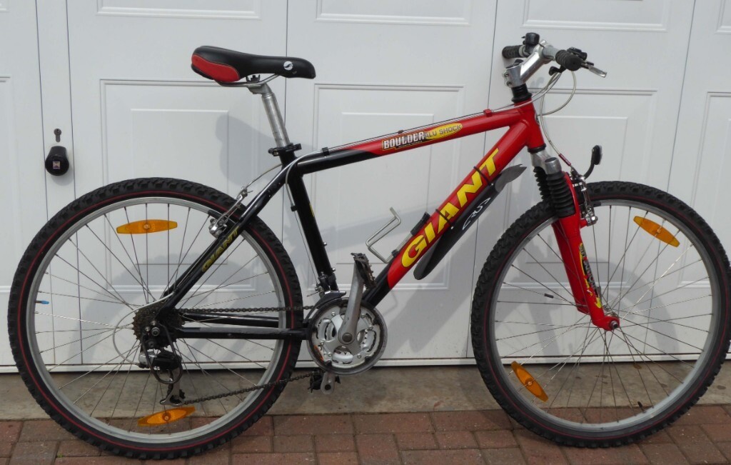 giant boulder shock mountain bike